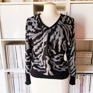 VINTAGE Animal Striped SWEATER 70s 80s Metallic Silver & Black Holiday look S-M